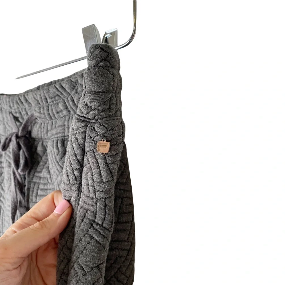 Fabletics Gray Hamilton Textured Quilted Cuff Sweatpant High Waist Jogger Size M - Picture 4 of 7